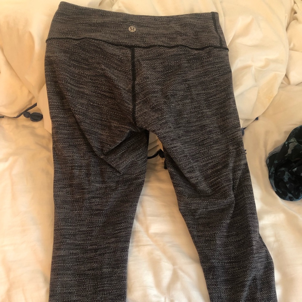 MINT CONDITION Lululemon Size 4 leggings